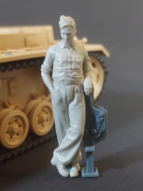 パンツァーアート FI35-238 1/35 WWIIドイツ 戦車兵 修理中No.1