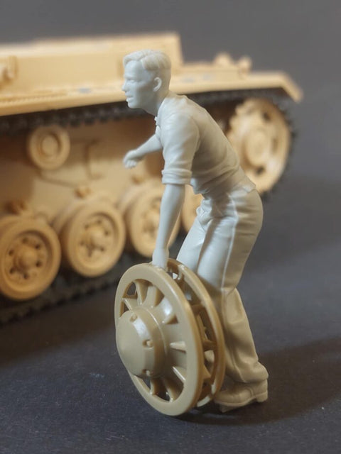 パンツァーアート FI35-239 1/35 WWIIドイツ 戦車兵 修理中No.2