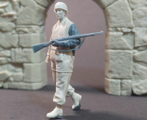 パンツァーアート FI35-242 1/35 WWIIドイツ 降下猟兵 行進中