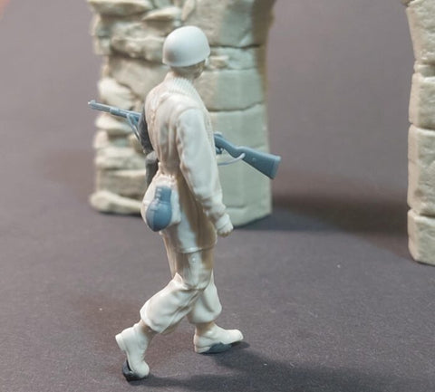 パンツァーアート FI35-242 1/35 WWIIドイツ 降下猟兵 行進中