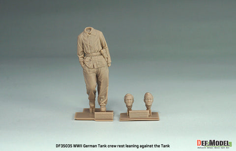 DEFモデル DF35035 1/35 WWII ドイツ軍戦車兵、ティーガーIの前で寄りかかって休息中（フィギュア1体、頭部2種）