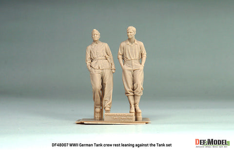 DEFモデル DF48007 1/48 WWII ドイツ軍戦車搭乗員 休憩中（ティーガーIの前で寄りかかっている姿）セット（2体入り）