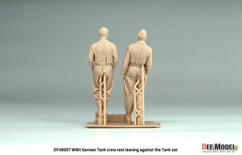 DEFモデル DF48007 1/48 WWII ドイツ軍戦車搭乗員 休憩中（ティーガーIの前で寄りかかっている姿）セット（2体入り）