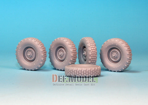 DEFモデル DW35022 1/35 現用 アメリカ RSOV(レンジャー特殊車両)ランドローバー・ディフェンダー 自重変形タイヤセット(ホビーボス 82449用)(4個+スペアタイヤ1個入り,マスキングシール付き)