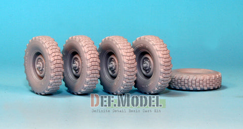 DEFモデル DW35022 1/35 現用 アメリカ RSOV(レンジャー特殊車両)ランドローバー・ディフェンダー 自重変形タイヤセット(ホビーボス 82449用)(4個+スペアタイヤ1個入り,マスキングシール付き)