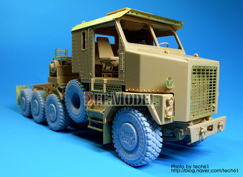 DEFモデル DW35030 1/35 現用 アメリカ M1070 トラックトラクター 自重変形タイヤセット(ホビーボス85502用)(4種各2個入り+スペアタイヤ1個入り,マスキングシール付き)