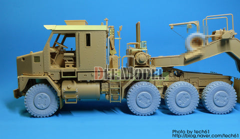 DEFモデル DW35030 1/35 現用 アメリカ M1070 トラックトラクター 自重変形タイヤセット(ホビーボス85502用)(4種各2個入り+スペアタイヤ1個入り,マスキングシール付き)