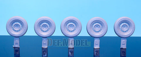 DEFモデル DW35042 1/35 現用 陸上自衛隊 73式小型トラック 自重変形タイヤセット(トランペッター用)(4個+スペアタイヤ1個入り,マスキングシール付き)