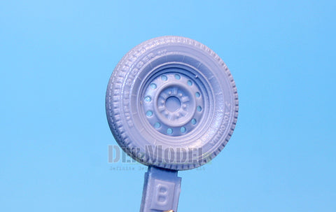 DEFモデル DW35042 1/35 現用 陸上自衛隊 73式小型トラック 自重変形タイヤセット(トランペッター用)(4個+スペアタイヤ1個入り,マスキングシール付き)