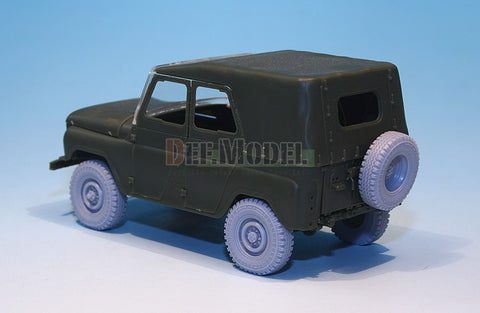 DEFモデル DW35048 1/35 現用 ソビエト/ロシア UAZ-469 小型車両 自重変形タイヤセット(トランペッター用)(2種各2個+スペアタイヤ1個入り,マスキングシール付き)