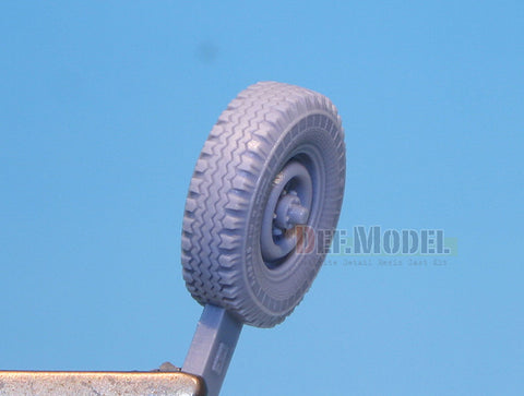 DEFモデル DW35048 1/35 現用 ソビエト/ロシア UAZ-469 小型車両 自重変形タイヤセット(トランペッター用)(2種各2個+スペアタイヤ1個入り,マスキングシール付き)