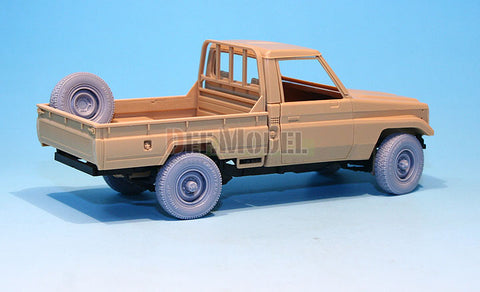 DEFモデル DW35051 1/35 現用 ピックアップトラック タイプ2 自重変形タイヤセット(1)(モンモデルVS-004用)(2種各2個+スペアタイヤ1個入り,マスキングシール付き)