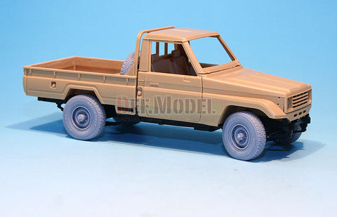 DEFモデル DW35051 1/35 現用 ピックアップトラック タイプ2 自重変形タイヤセット(1)(モンモデルVS-004用)(2種各2個+スペアタイヤ1個入り,マスキングシール付き)