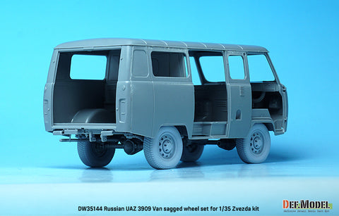 DEFモデル DW35144 1/35 現用 ロシア UAZ-3909 ワンボックスバン 自重変形タイヤセット(民生タイプ)(ズベズダ用)(3種計4個+スペアタイヤ1個入り,マスキングシール付き)