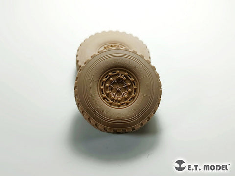 E.T.モデル P35-131 1/35 ロシア KAMAZ-43509レッドブル・ラリートラック用 自重変形タイヤセット(ズベズダ用)