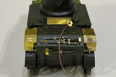 エウレカXXL ER-3585 1/35 アメリカ M3A1スチュアート用アップグレードセット軽戦車 (アカデミー/イタレリ用)。説明書付きエッチングパーツ2個、37mmアルミ削り出し砲身1個、ブローニング M1919 .30口径砲身3個、牽引ケーブル1個、レジンアクセサリー3個