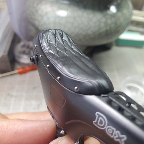 カレドモデル Q003 1/12 ホンダ Dax125用シート (タミヤ用)