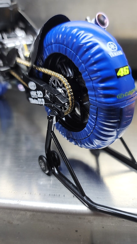カレドモデル Q005 1/12 ヤマハ YZR-M1 (2004-2009)用タイヤウォーマー