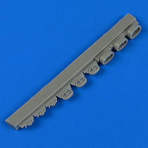クイックブースト 32184 1/32 フォッケウルフ Fw190F-8 燃料口&カバー（レベル用）