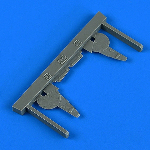 クイックブースト 72660 1/72 La-5 アンダーキャリッジカバー (クリアープロップ用)