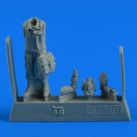 エアロボーナス 480207 1/48 アメリカ陸軍航空軍 WWII パイロット w/ パラシュート (汎用）