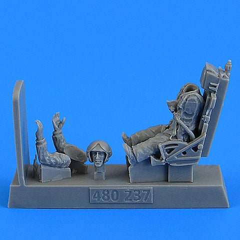 エアロボーナス 480237 1/48 ソビエト MiG-19 戦闘機パイロット 射出座席付