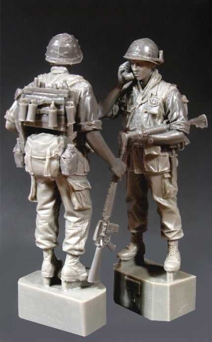 ブラボー6 35007 1/35 アメリカ 歩兵将校と無線手ベトナム'68(2体セット)