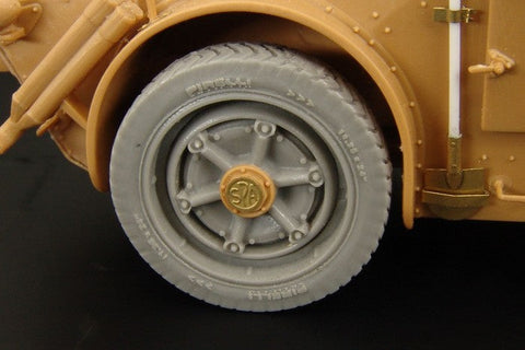 ハウラー HLU35046 1/35 WWII イタリア AB41 装甲偵察車 レジンホイールセット(イタレリ用)