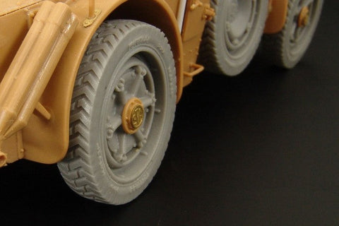 ハウラー HLU35046 1/35 WWII イタリア AB41 装甲偵察車 レジンホイールセット(イタレリ用)