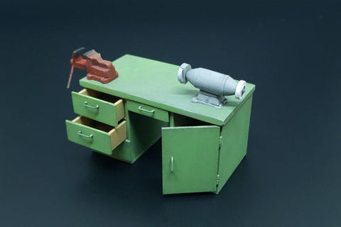 ハウラー HLU35116 1/35 汎用  ワークベンチ(テーブルグラインダー、万力付き)
