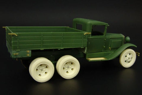 ハウラー HLX48268 1/48 WWII ソビエト GAZ-AAA トラック レジンホイールセット(ユニモデル用)