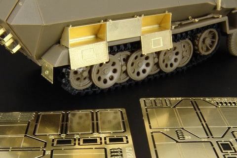 ハウラー HLX48279 1/48 WWII ドイツ Sd.Kfz.251/1 C型 雑具箱(AFVクラブ用)
