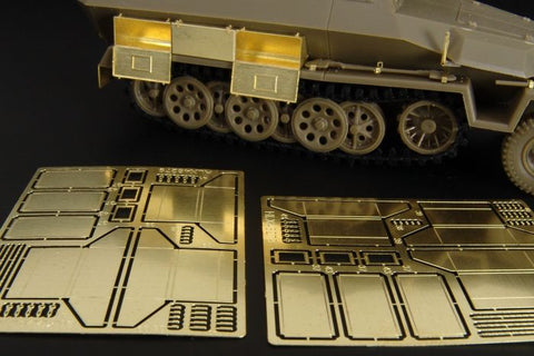 ハウラー HLX48279 1/48 WWII ドイツ Sd.Kfz.251/1 C型 雑具箱(AFVクラブ用)