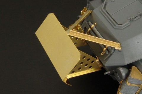 ハウラー HLX48338 1/48 WWII ドイツ Sd.Kfz.232 8輪重装甲車フロントバンパー・スポイラー(タミヤ用)
