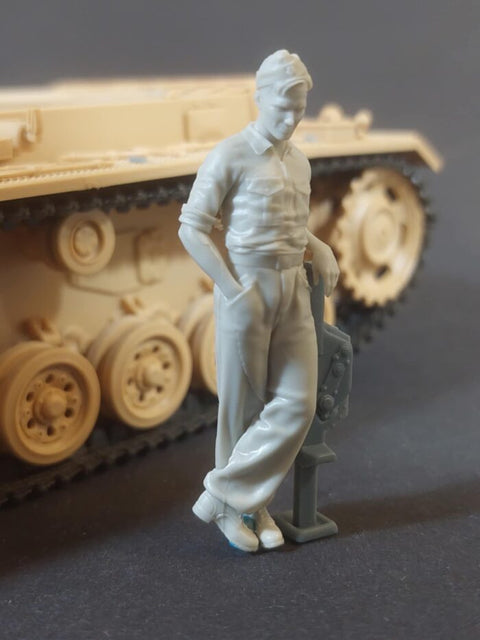 パンツァーアート FI35-238 1/35 WWIIドイツ 戦車兵 修理中No.1