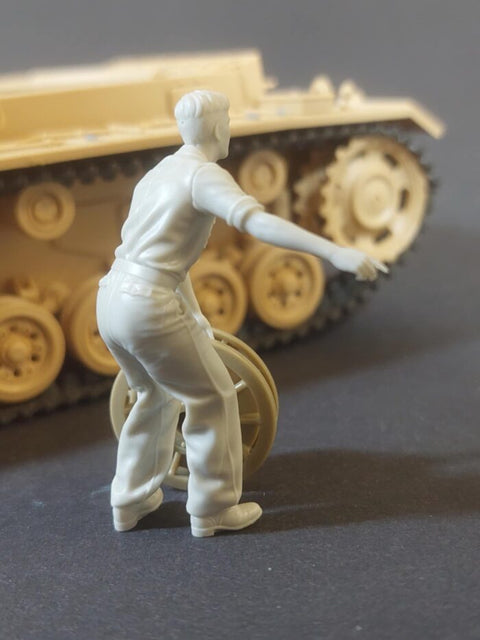 パンツァーアート FI35-239 1/35 WWIIドイツ 戦車兵 修理中No.2