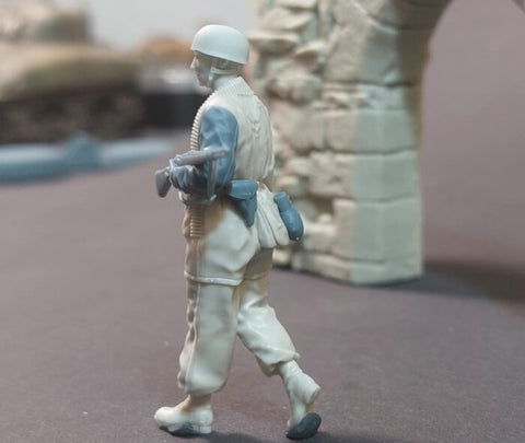 パンツァーアート FI35-242 1/35 WWIIドイツ 降下猟兵 行進中